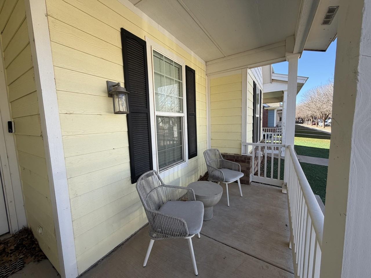 2111 10th St - Photo 2 of 29