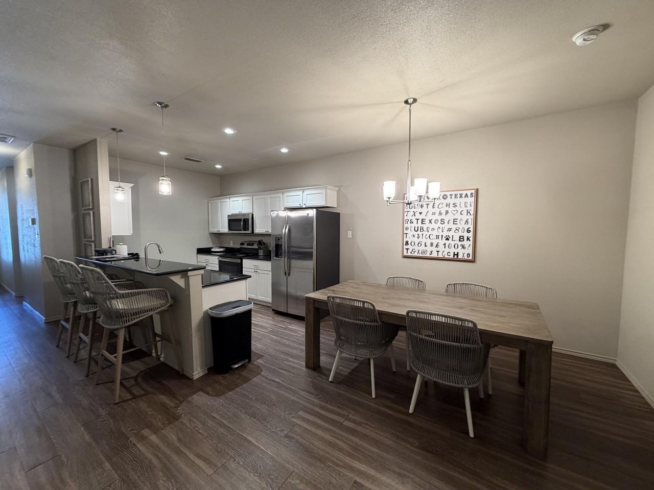 2111 10th St - Photo 3 of 29