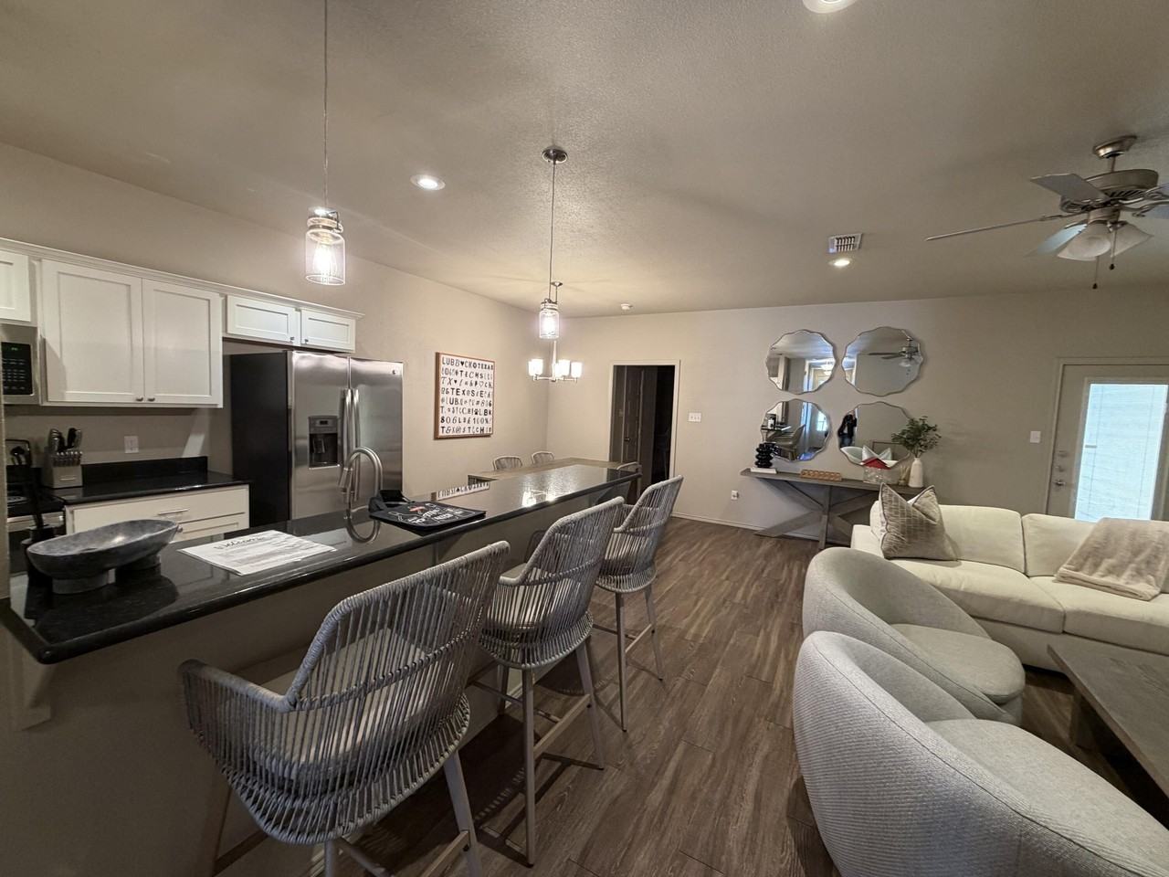 2111 10th St - Photo 5 of 29