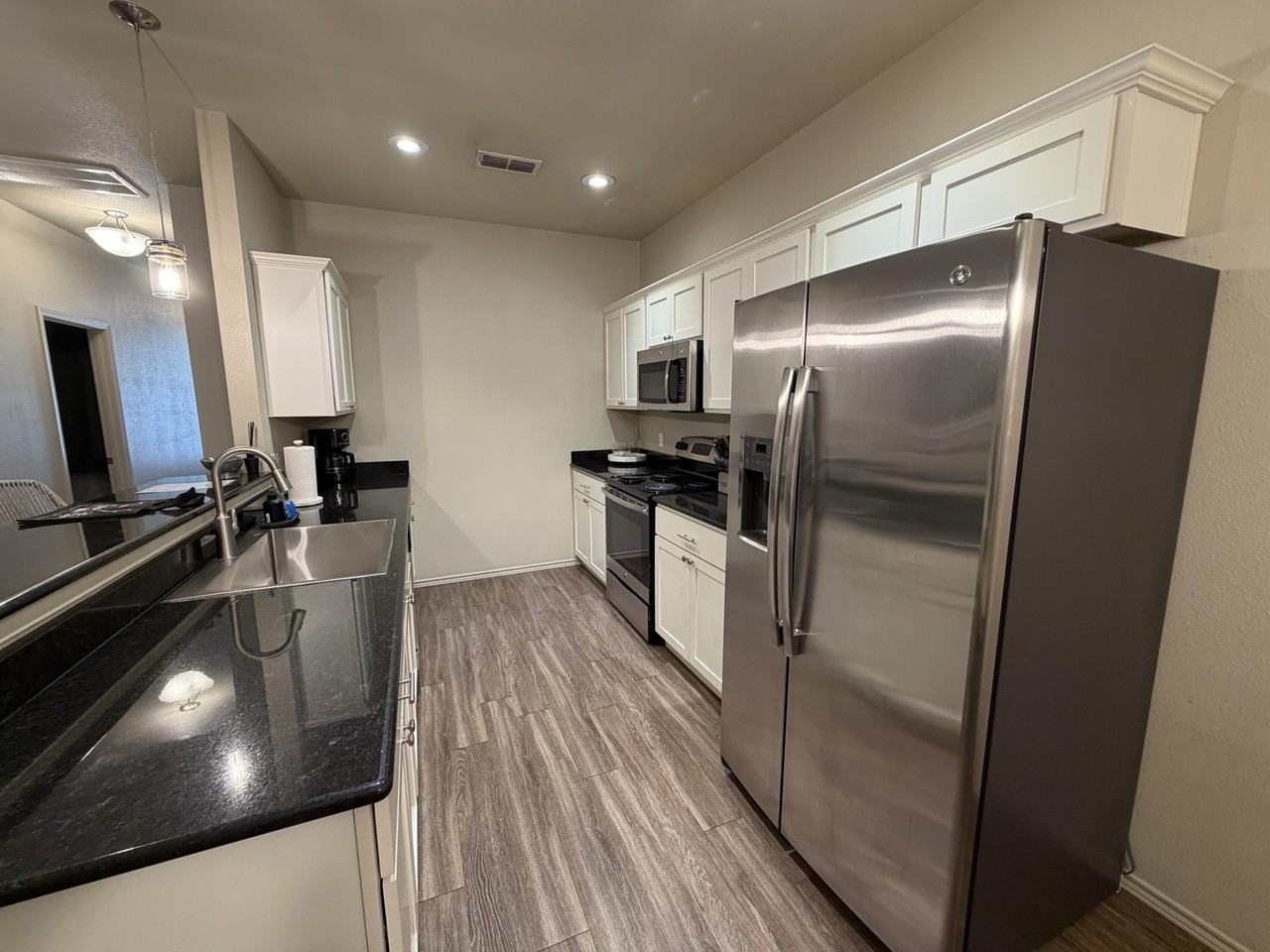 2111 10th St - Photo 6 of 29