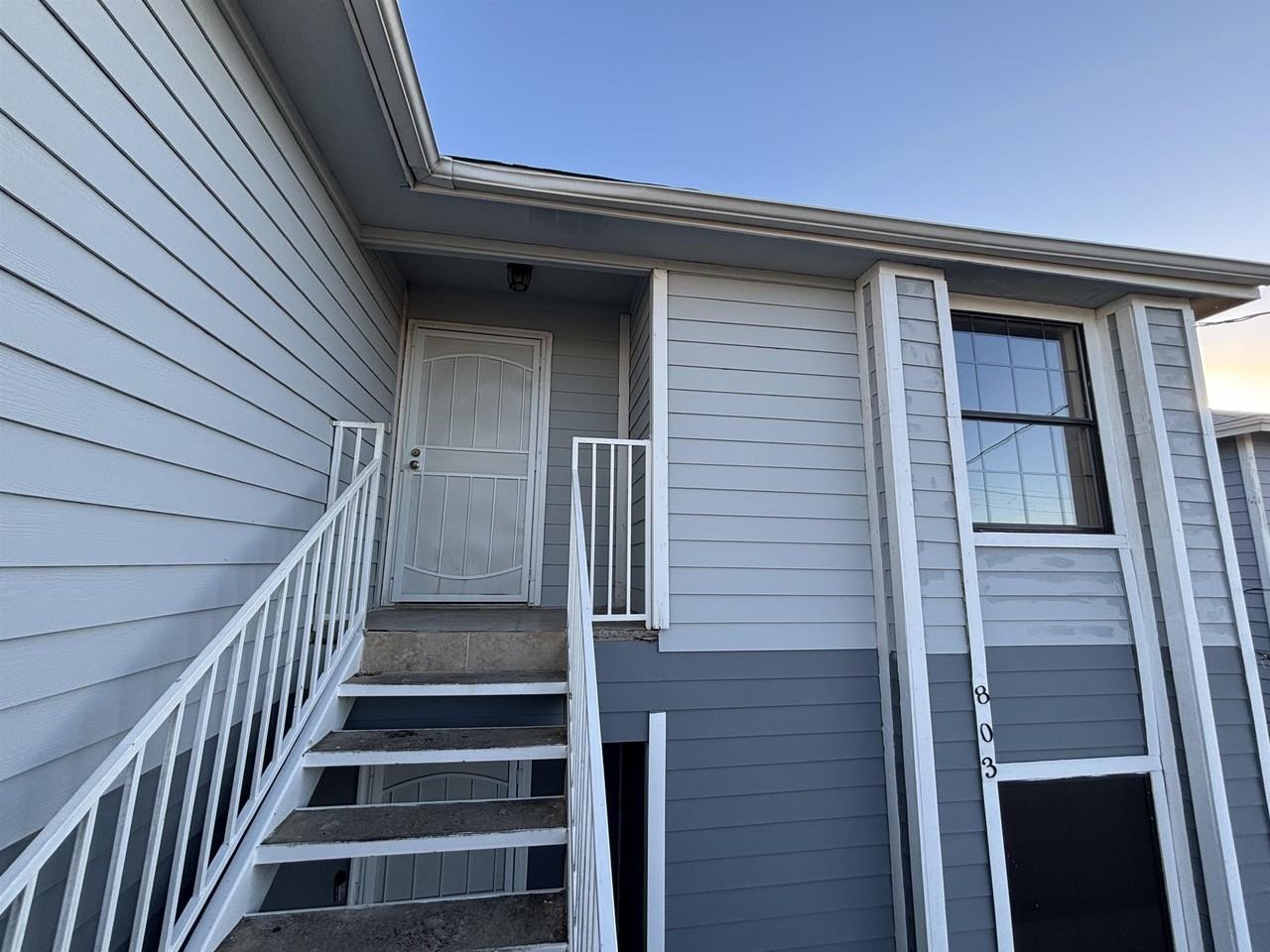 803 E Fremont St - Photo 3 of 18