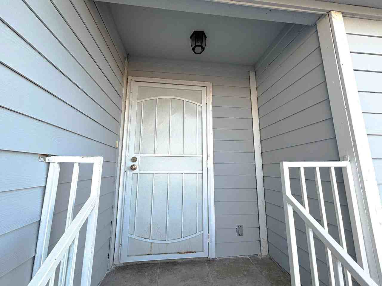 803 E Fremont St - Photo 4 of 18