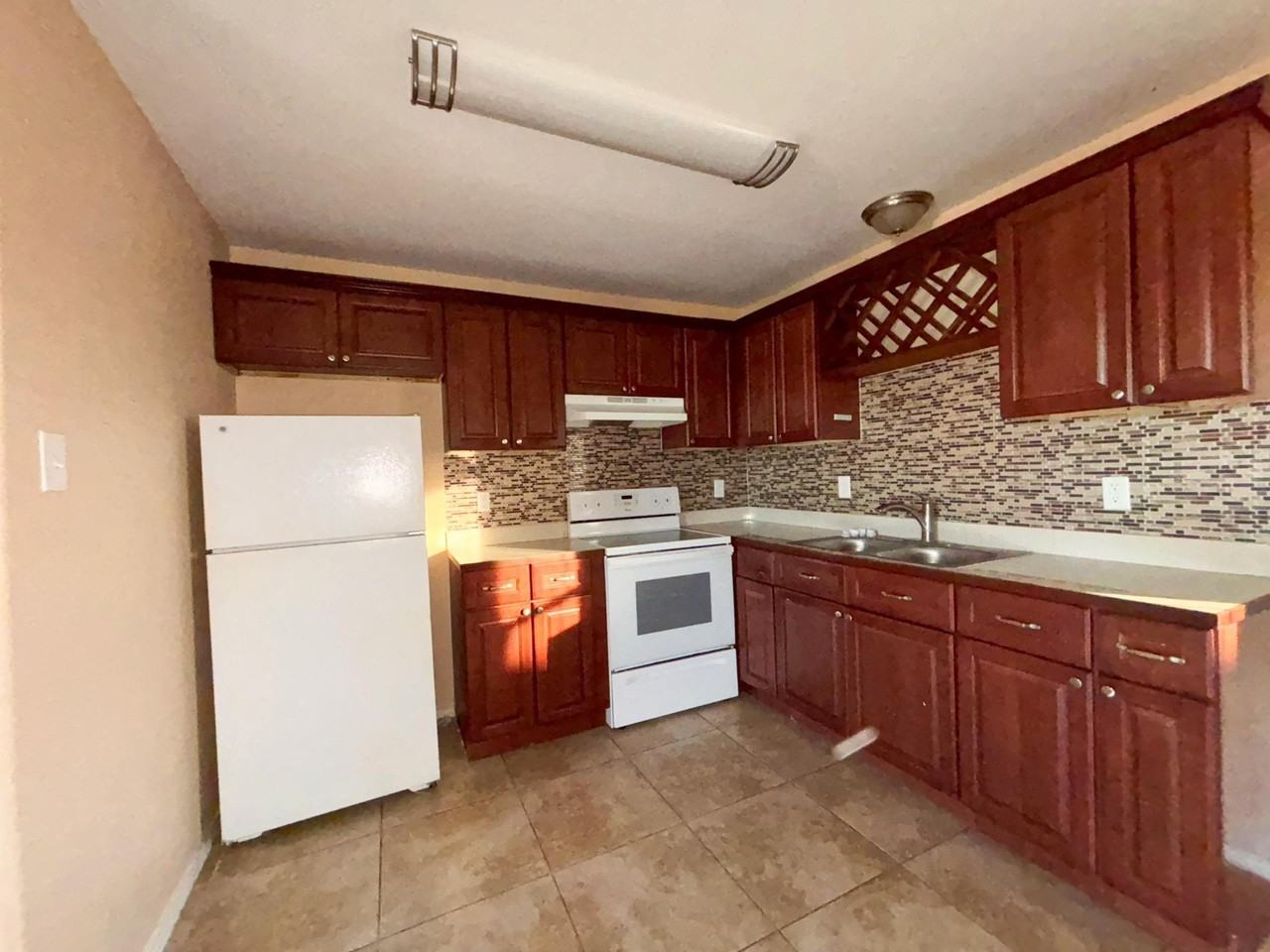 803 E Fremont St - Photo 6 of 18