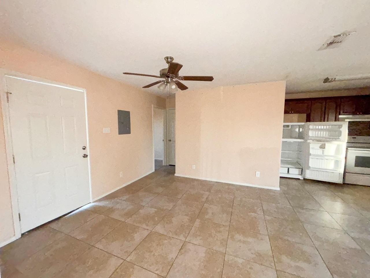 803 E Fremont St - Photo 5 of 18