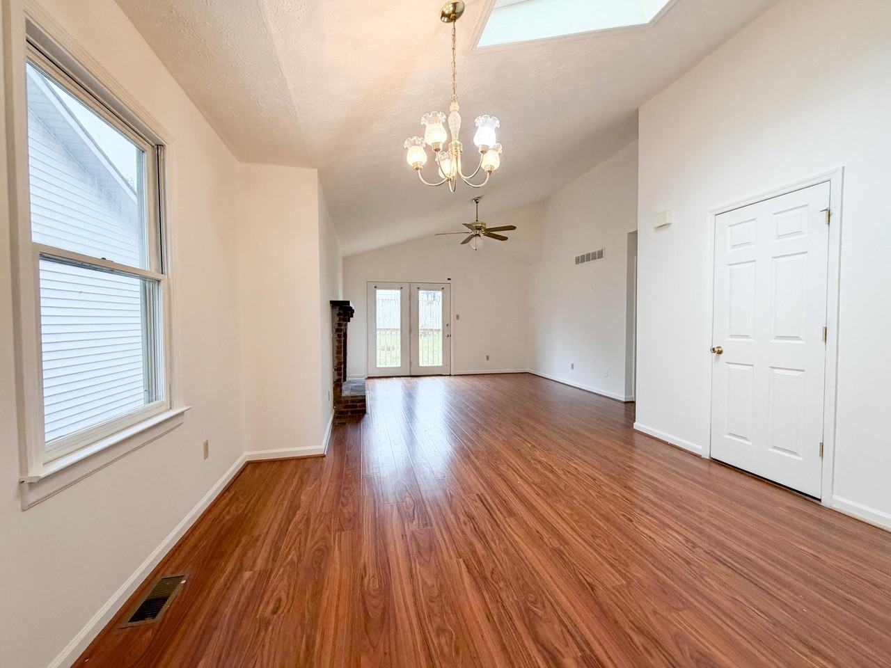 352 Chase Pl - Photo 4 of 18