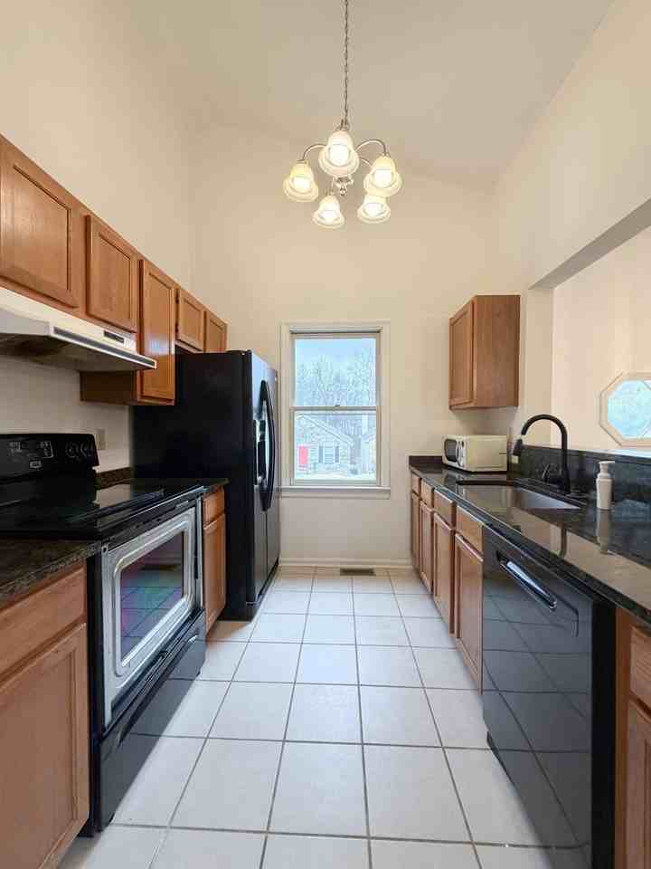 352 Chase Pl - Photo 6 of 18