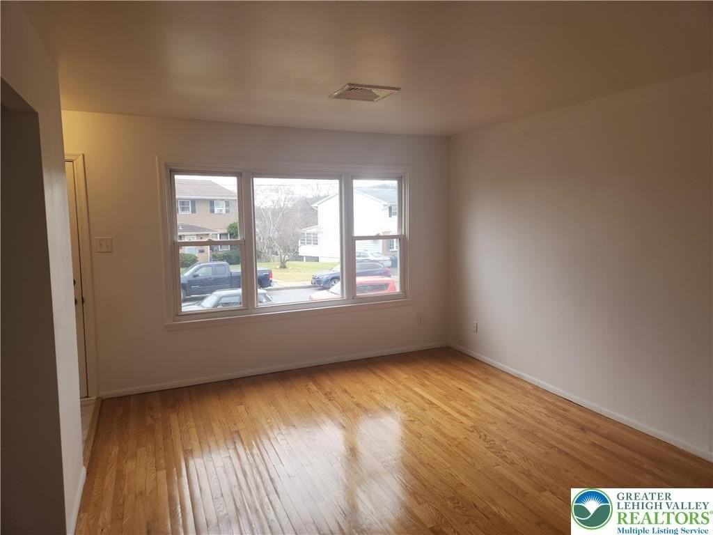 2827 W 28th St - Photo 4 of 23