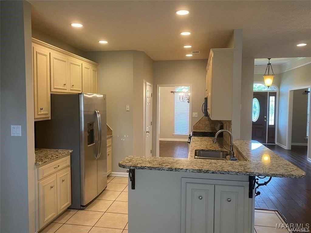 154 E Poplar St - Photo 6 of 35