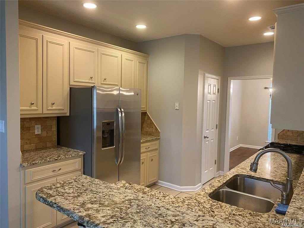 154 E Poplar St - Photo 7 of 35