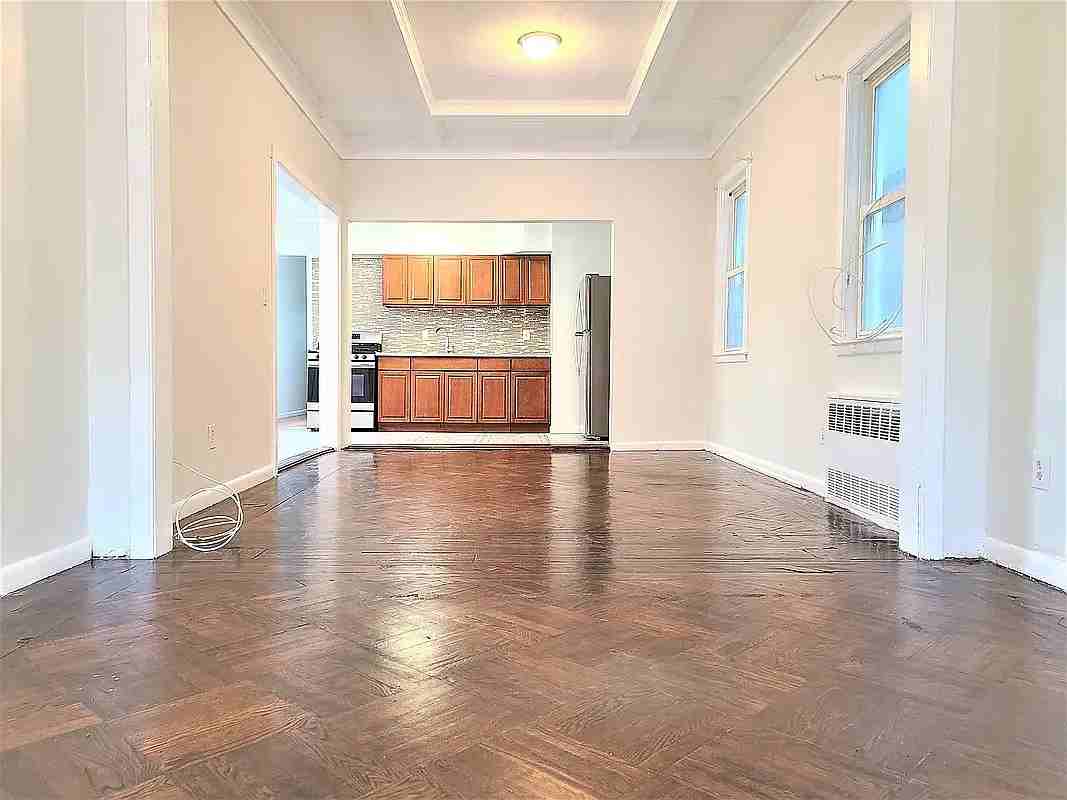 E 15th St #1 - Photo 3 of 8