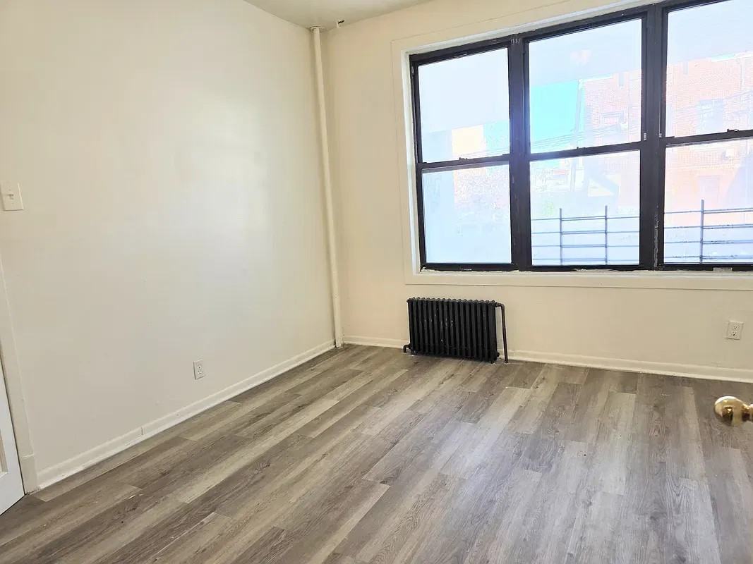 W 17th St #3 - Photo 3 of 8