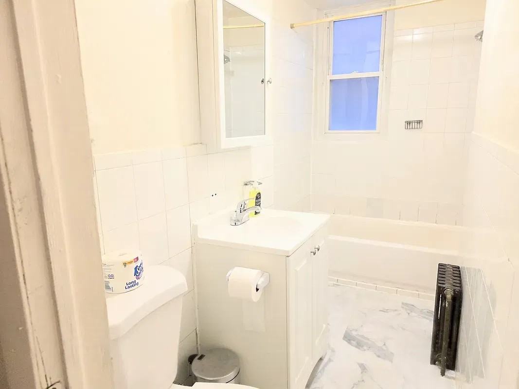 W 17th St #3 - Photo 5 of 8