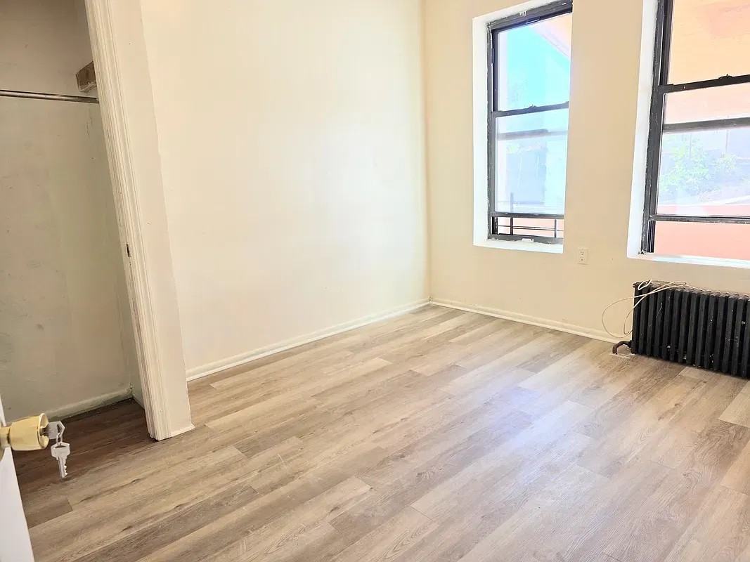 W 17th St #3 - Photo 7 of 8