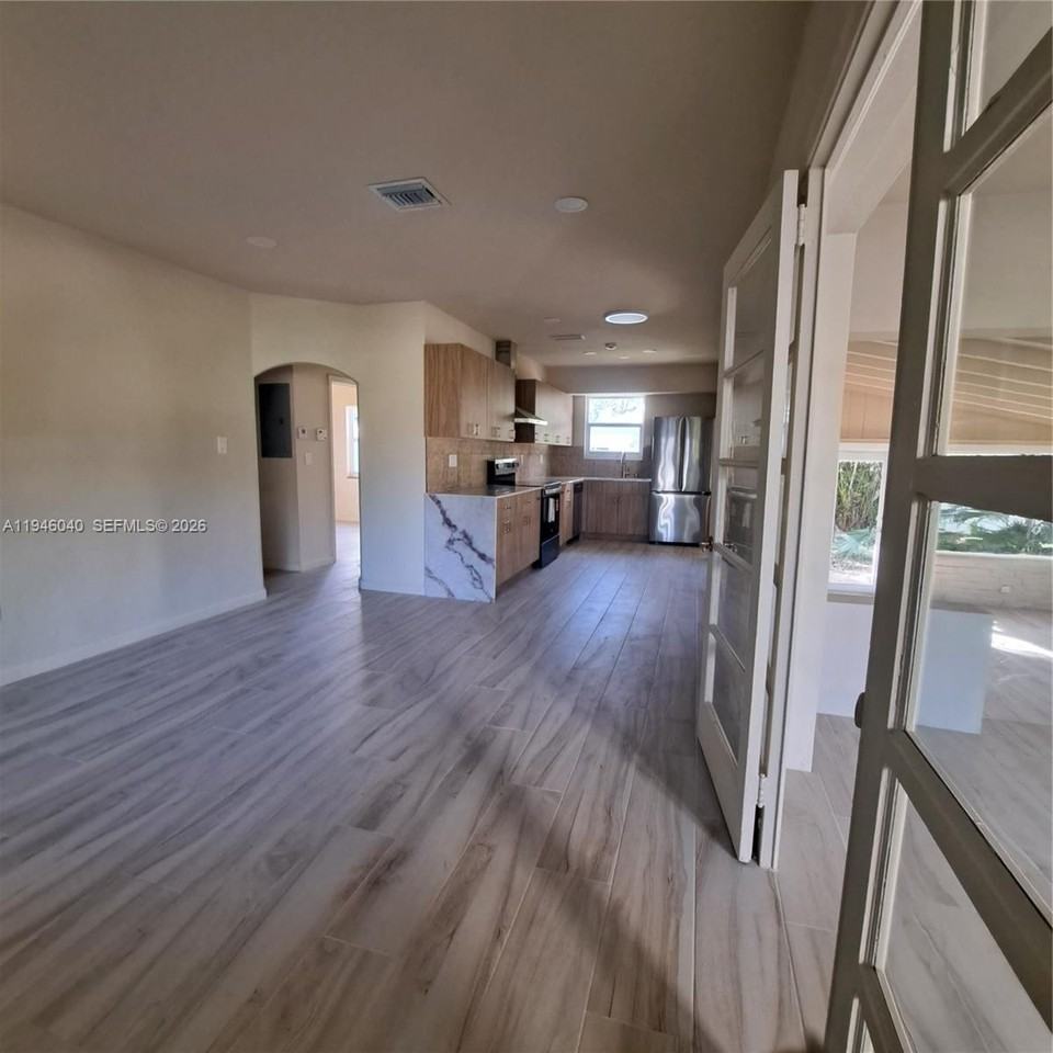 5840 Sw 51st St - Photo 2 of 8