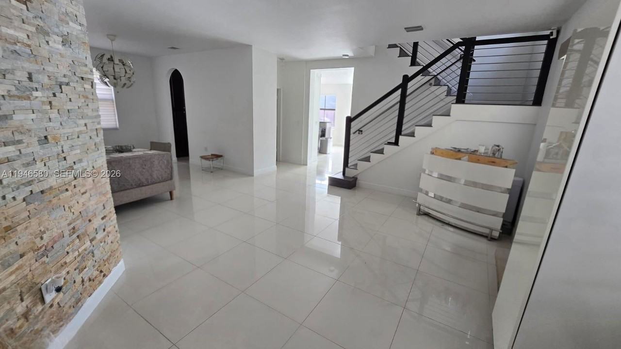 10032 Nw 87th Ter - Photo 2 of 8