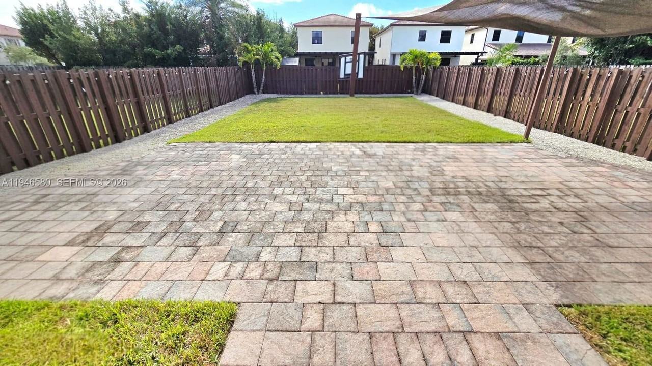 10032 Nw 87th Ter - Photo 5 of 8