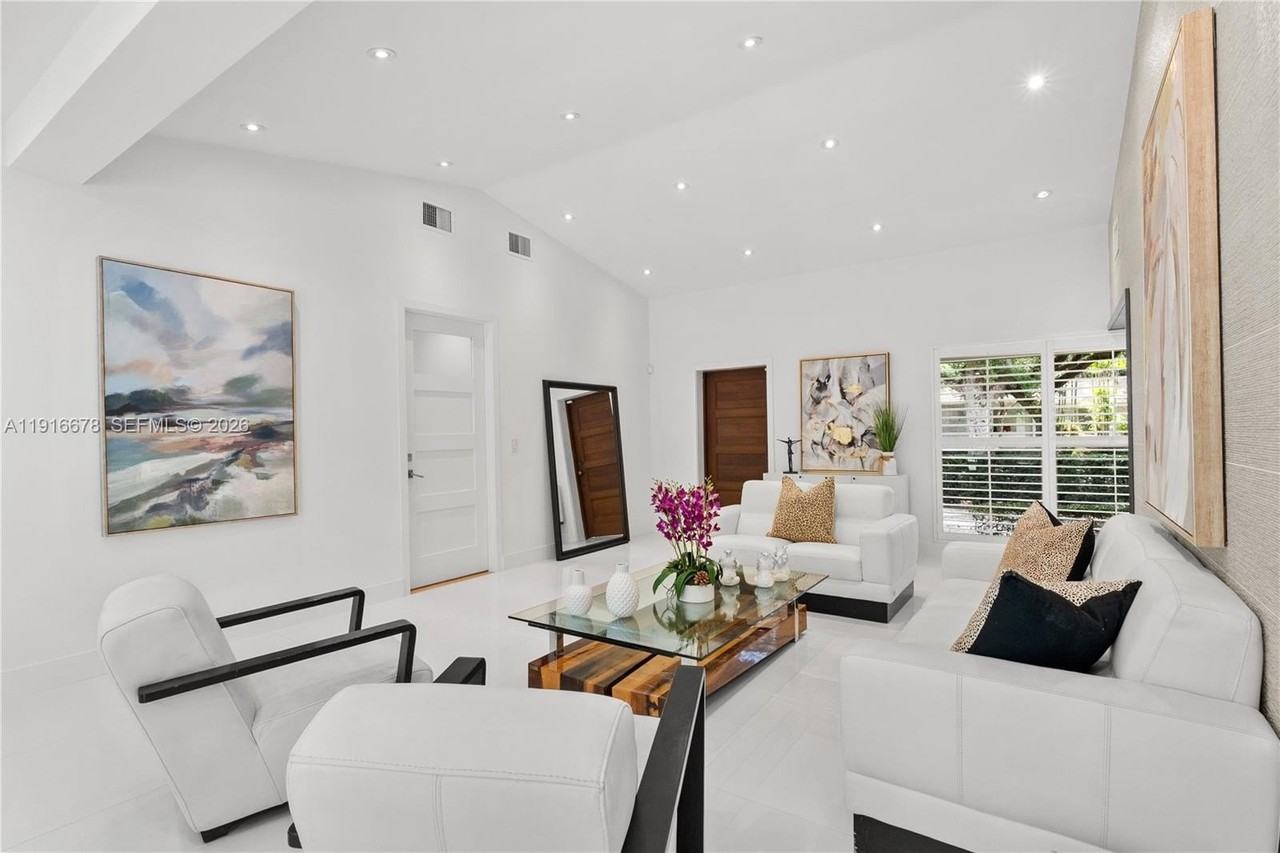 1021 Matanzas Ave - Photo 3 of 15