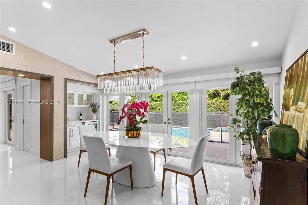 1021 Matanzas Ave - Photo 5 of 15