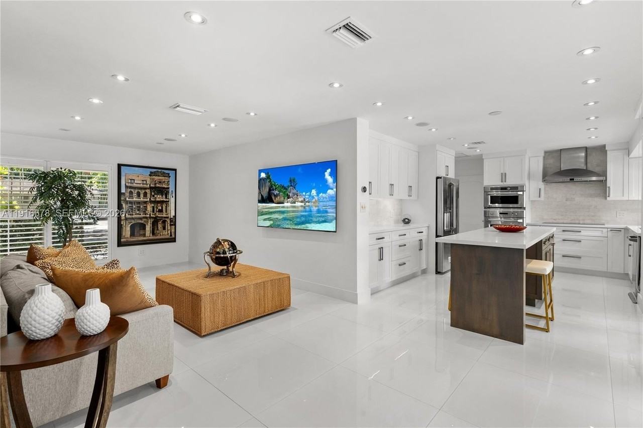 1021 Matanzas Ave - Photo 6 of 15