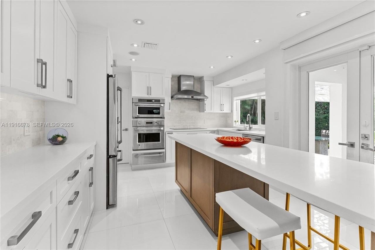 1021 Matanzas Ave - Photo 7 of 15