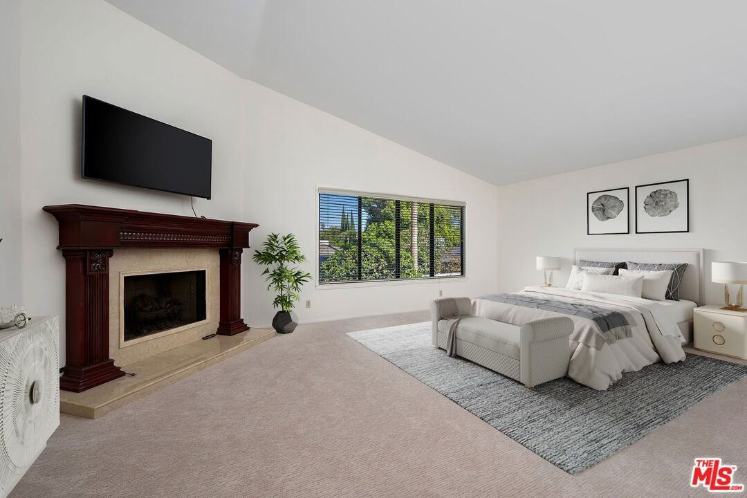 13031 Magnolia Blvd - Photo 3 of 8