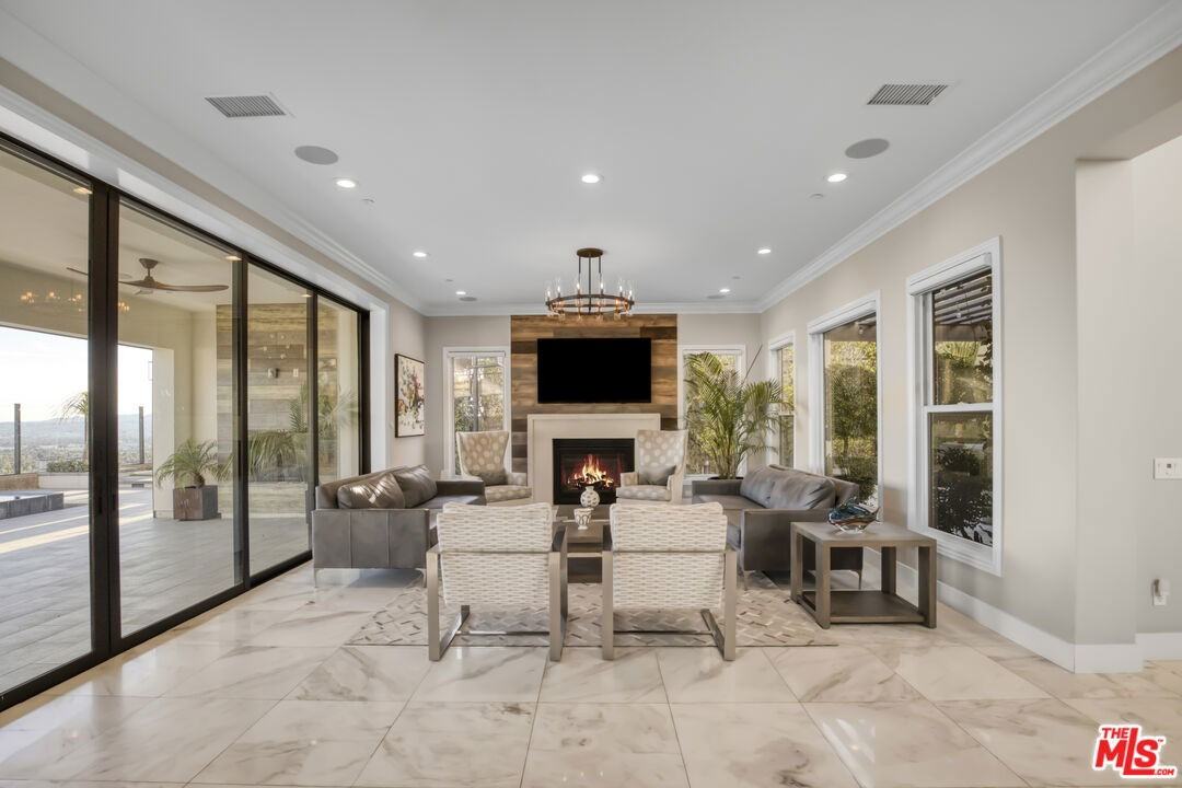 20124 Piccadilly Ln - Photo 4 of 8