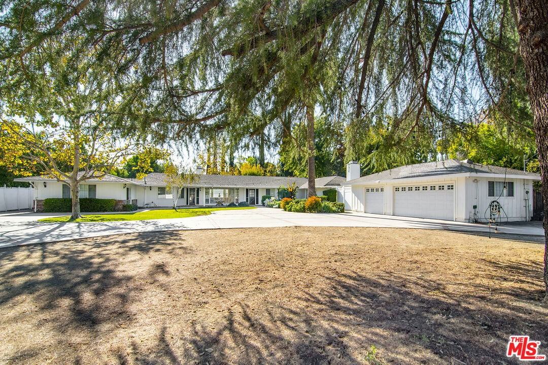 22960 Erwin St - Photo 4 of 5