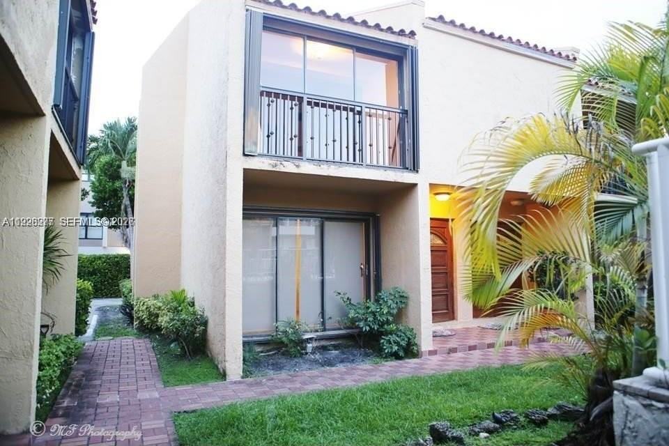 1990 Brickell Ave #O - Photo 3 of 36