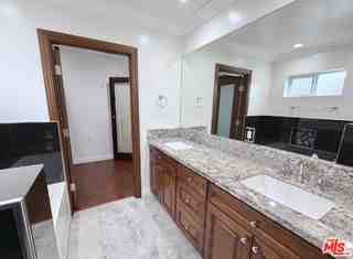 7601 Kittyhawk Ave - Photo 2 of 8