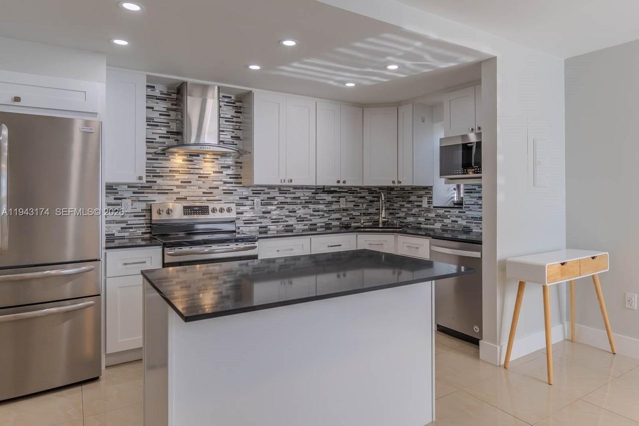 20291 Ne 30th Ave #PH08 - Photo 3 of 40