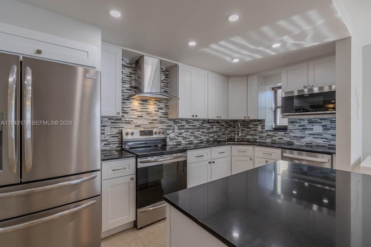 20291 Ne 30th Ave #PH08 - Photo 4 of 40