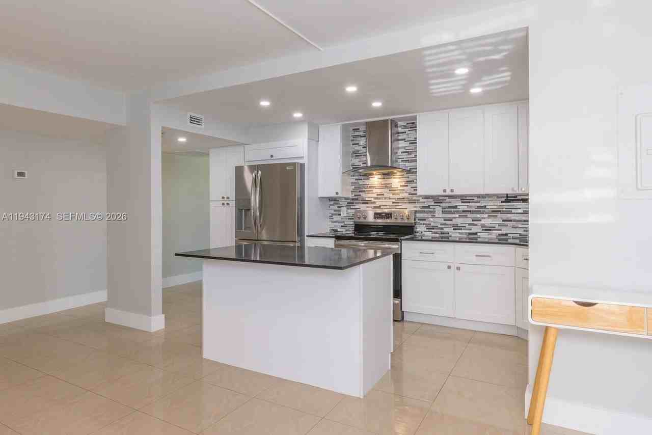 20291 Ne 30th Ave #PH08 - Photo 6 of 40