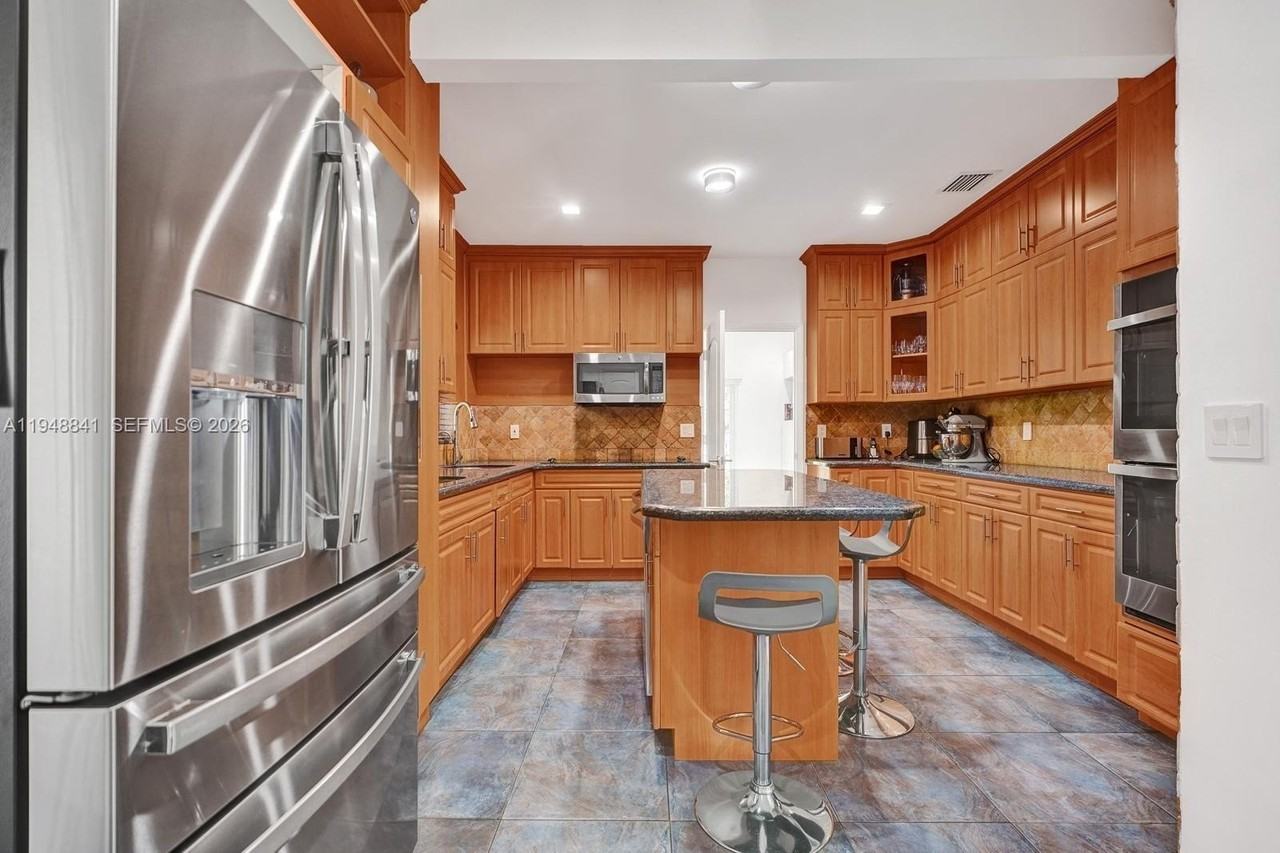 3757 Prairie Ave - Photo 5 of 19