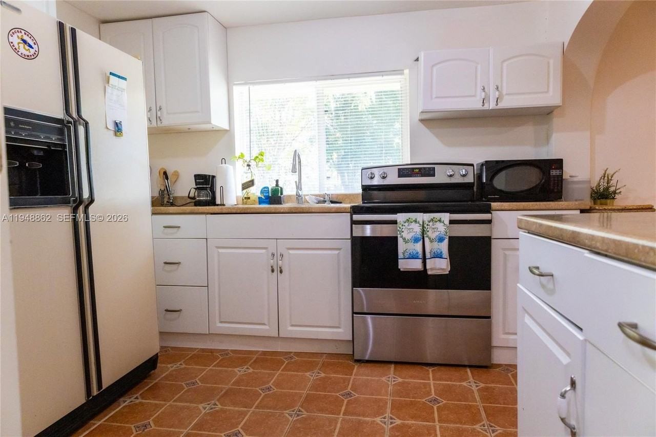 271 Ne 154th St #1 - Photo 4 of 7