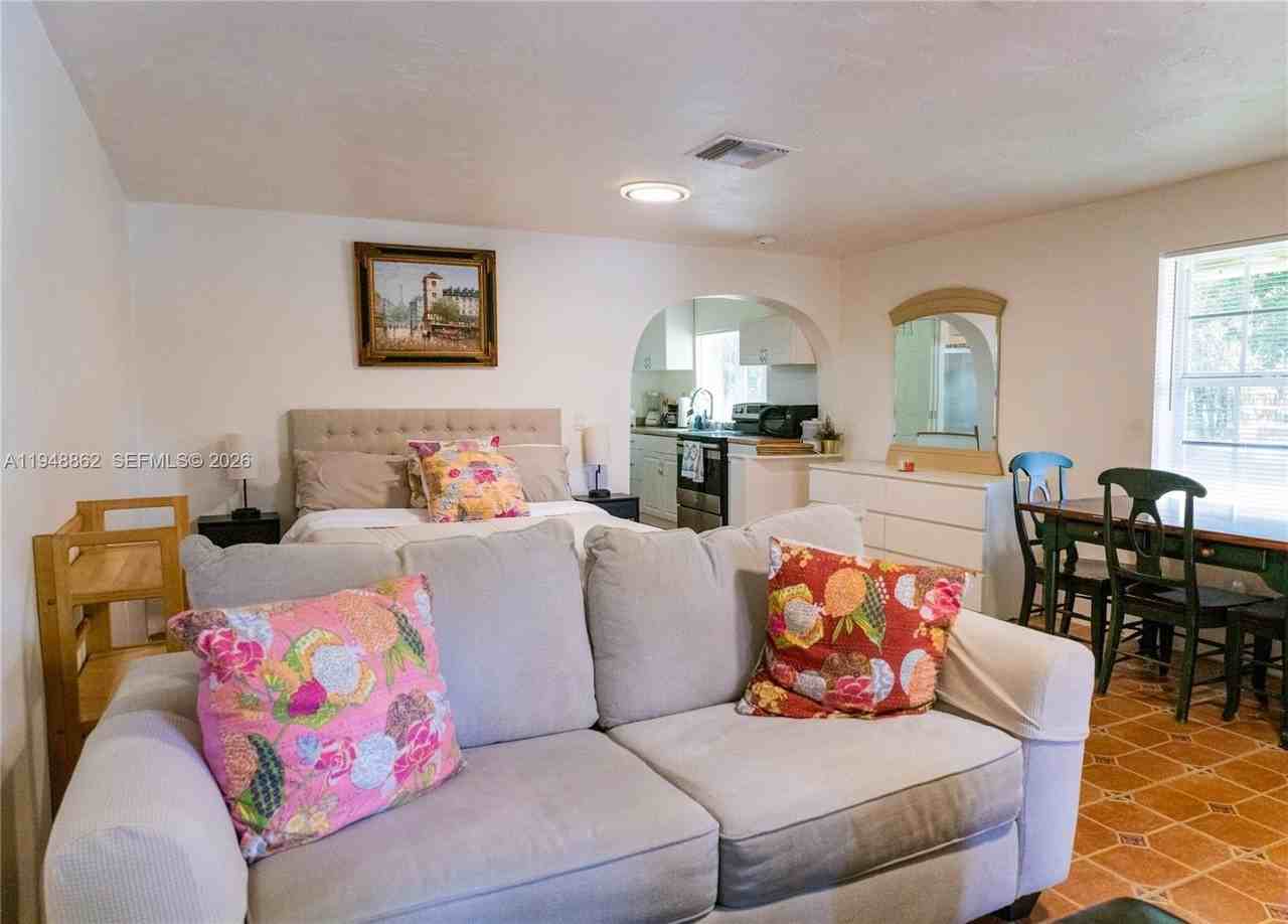 271 Ne 154th St #1 - Photo 5 of 7