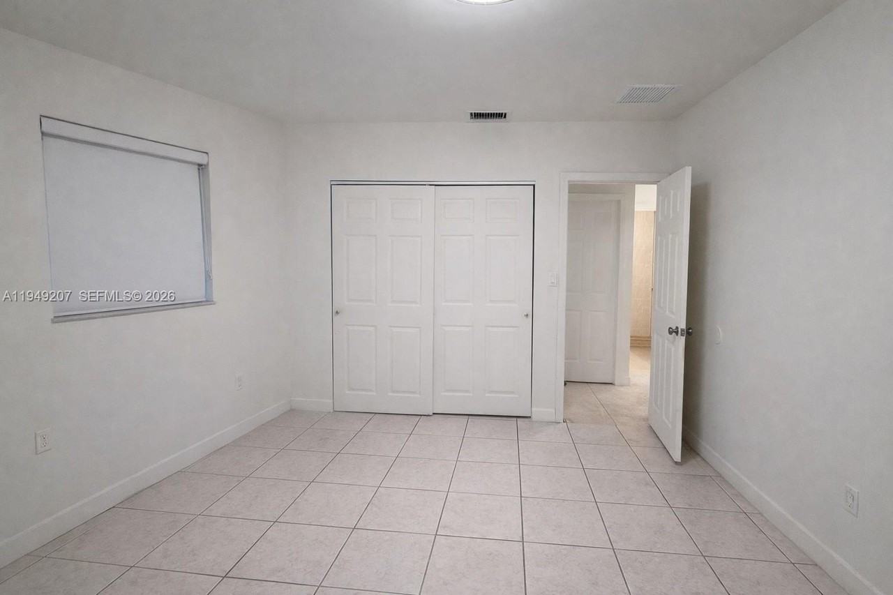 11930 Sw 187th Ter - Photo 5 of 13