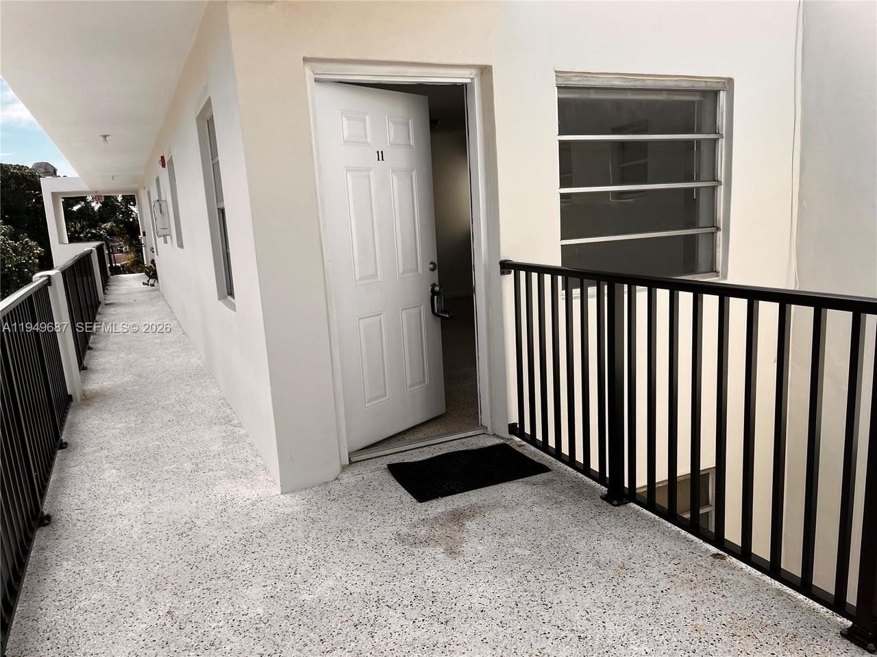 928 Sw 30th Ave #11 - Photo 3 of 22