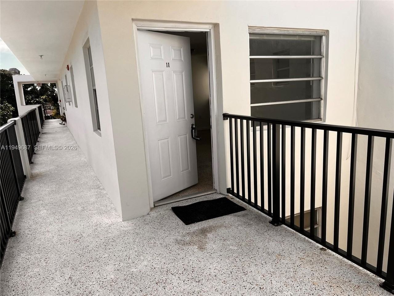 928 Sw 30th Ave #11 - Photo 4 of 22