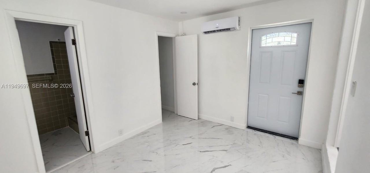 3520 Nw 20th St #2 - Photo 3 of 10