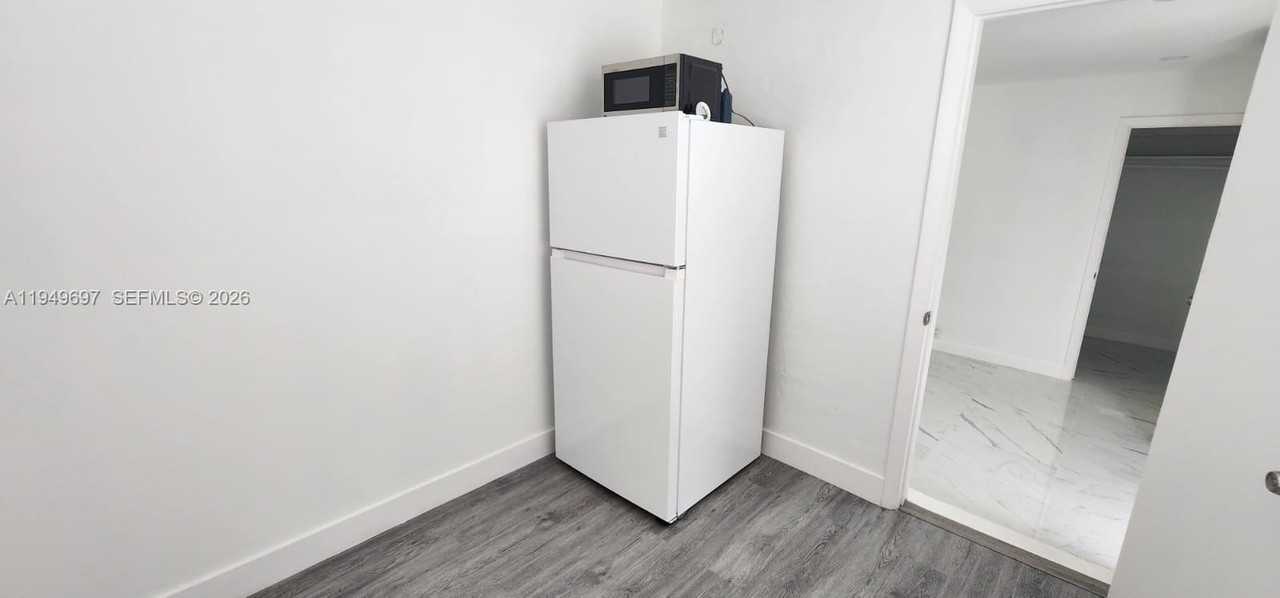 3520 Nw 20th St #2 - Photo 6 of 10