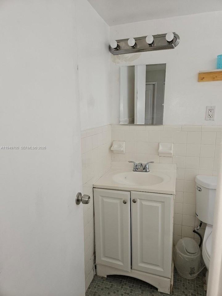 4590 Sw 67th Ave #2 - Photo 5 of 8