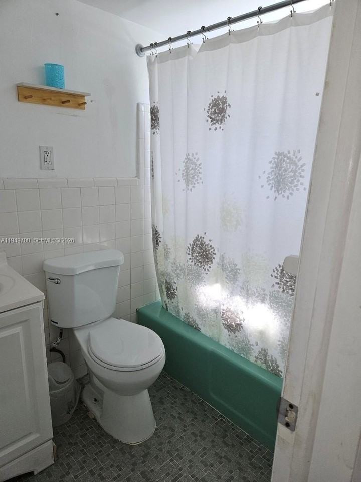 4590 Sw 67th Ave #2 - Photo 6 of 8