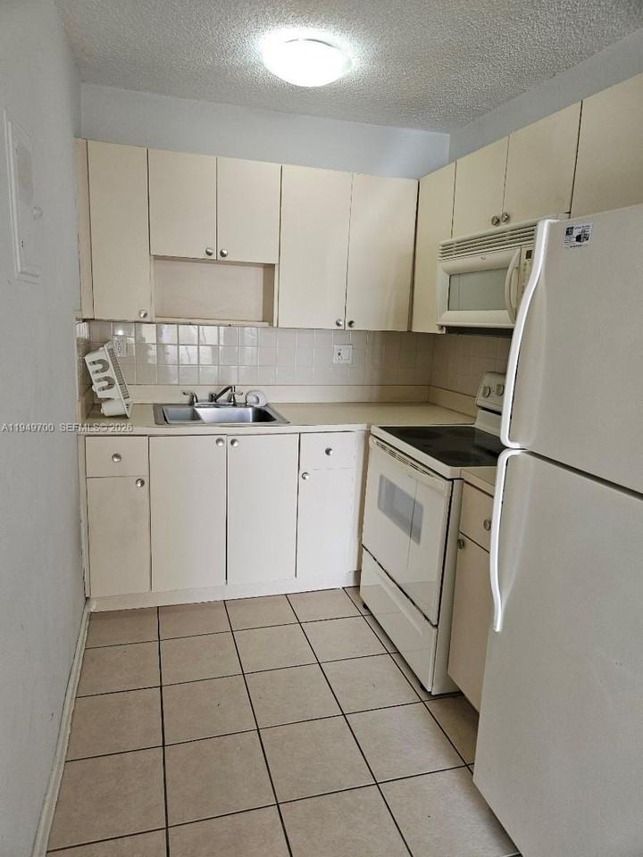 4590 Sw 67th Ave #2 - Photo 7 of 8