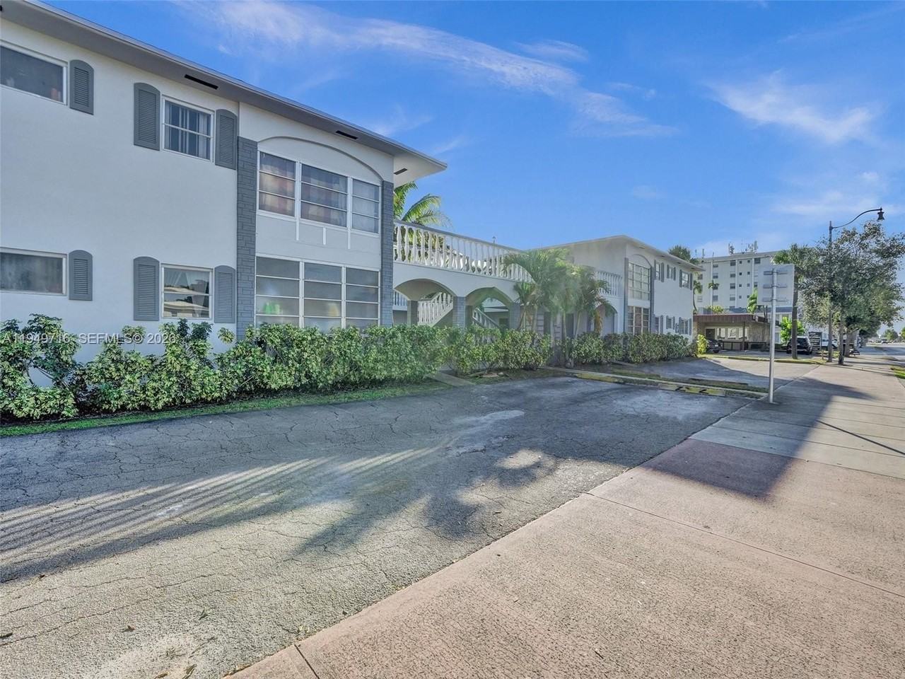 5112 Hollywood Blvd #7 - Photo 3 of 29