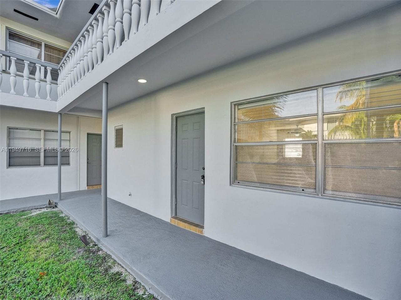 5112 Hollywood Blvd #7 - Photo 4 of 29