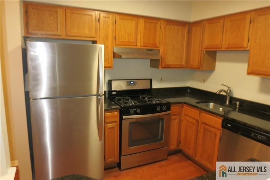 1123 Waterford Dr - Photo 2 of 10