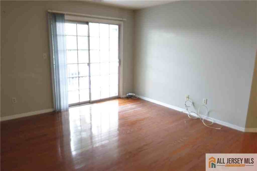 1123 Waterford Dr - Photo 7 of 10