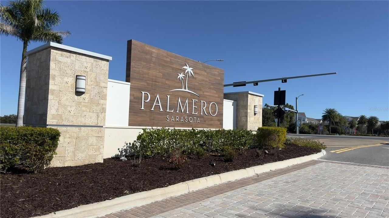 15285 Shady Palms Ln - Photo 4 of 29