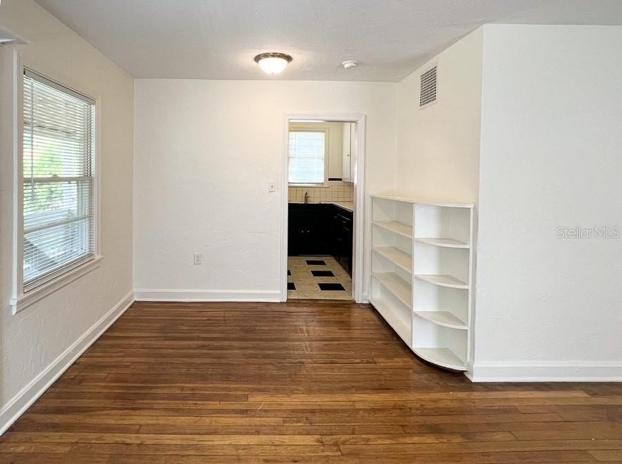 1124 Nw 4th Ave - Photo 4 of 16