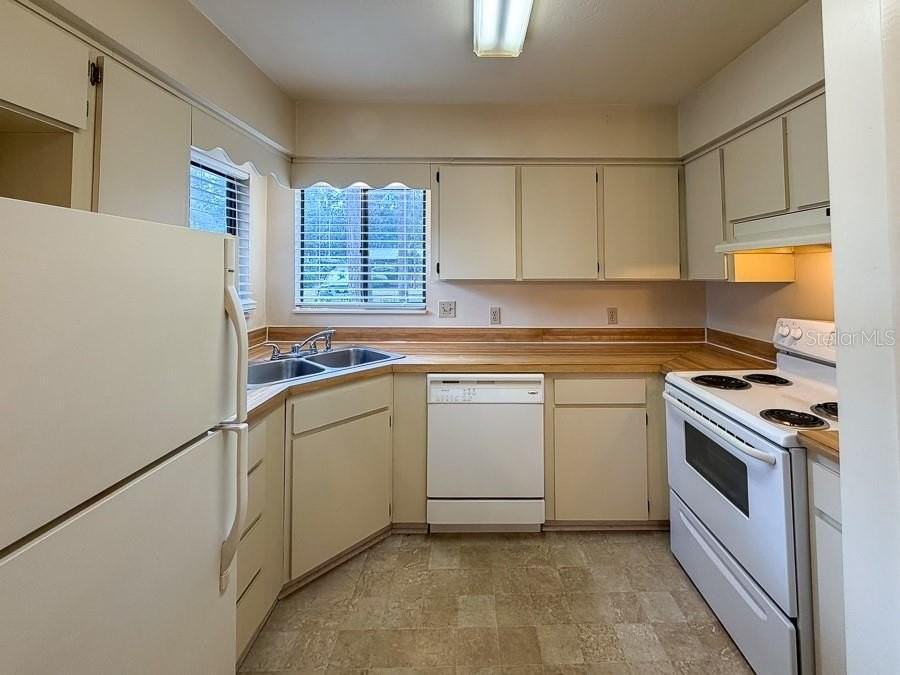 4190 Nw 85th Pl - Photo 5 of 28